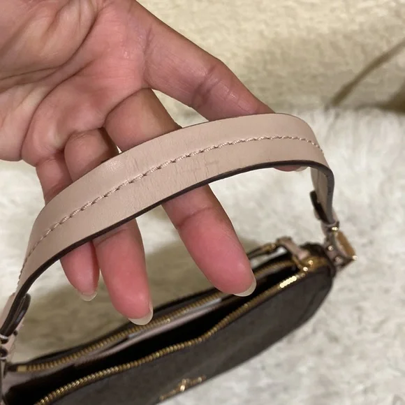 Micheal Kors Camden XS Pouchette - Picture 6 of 13